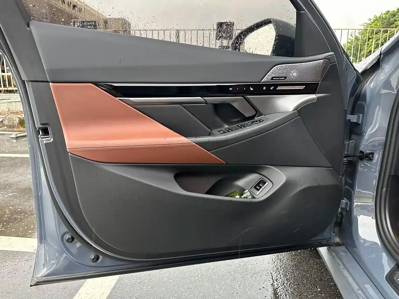 2024 BMW 5 Series 525Li M Sport Package — миниатюра 6