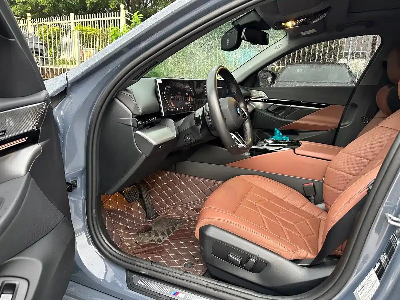 2024 BMW 5 Series 525Li M Sport Package — миниатюра 7