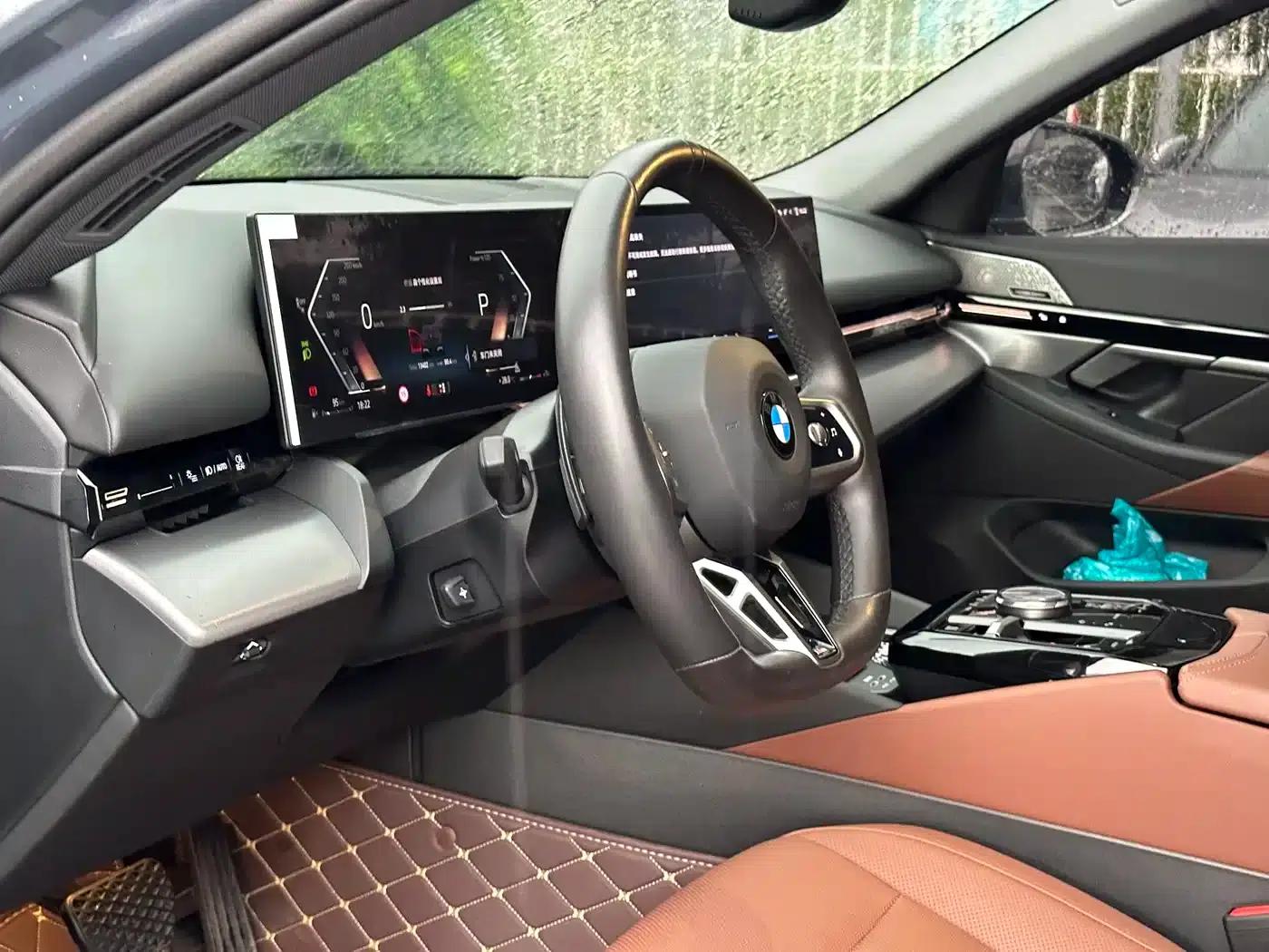 2024 BMW 5 Series 525Li M Sport Package — миниатюра 9