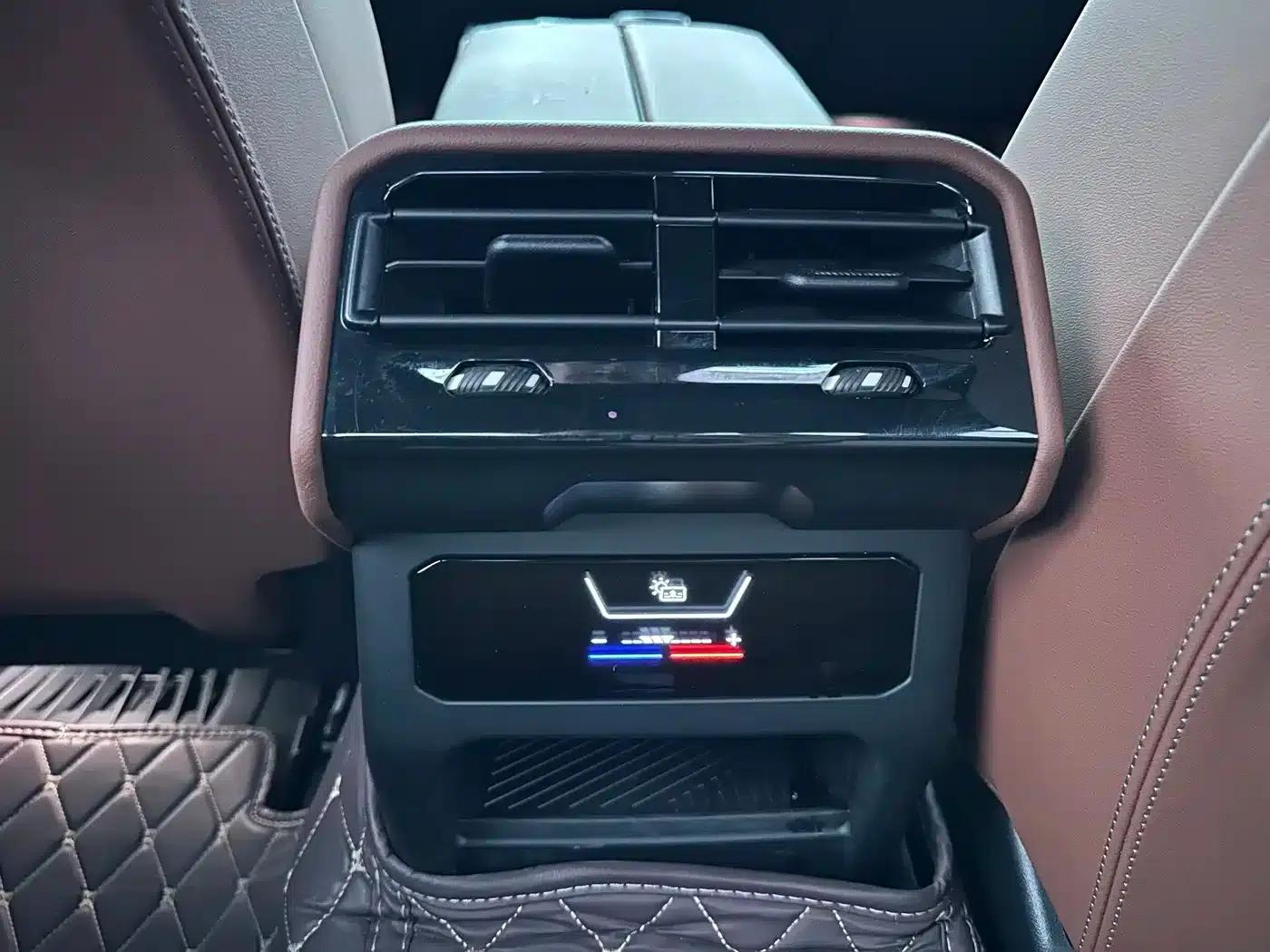 2024 BMW 5 Series 525Li M Sport Package — миниатюра 10