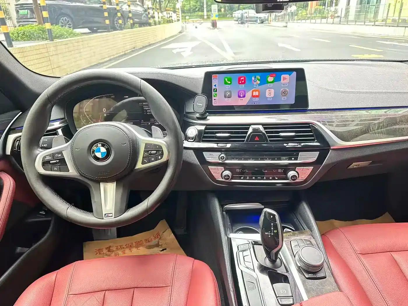 2020 BMW 5 Series 530Li Leading Edition M Sport Package — миниатюра 6