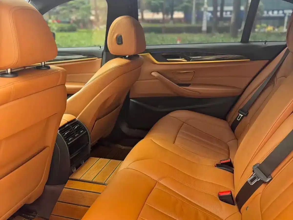 2018 BMW 5 Series 530Li Leading Edition M Sport Package — миниатюра 7
