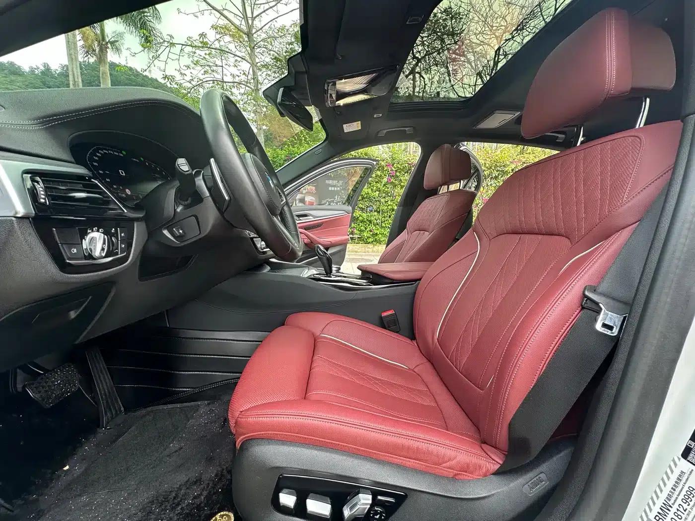 2021 BMW 5 Series 530Li Luxury M Sport Package — миниатюра 16