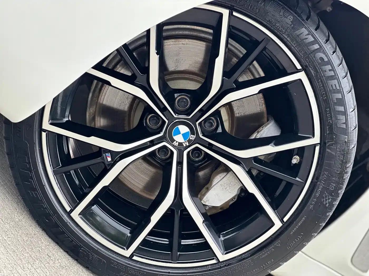 2021 BMW 5 Series 530Li Luxury M Sport Package — миниатюра 19