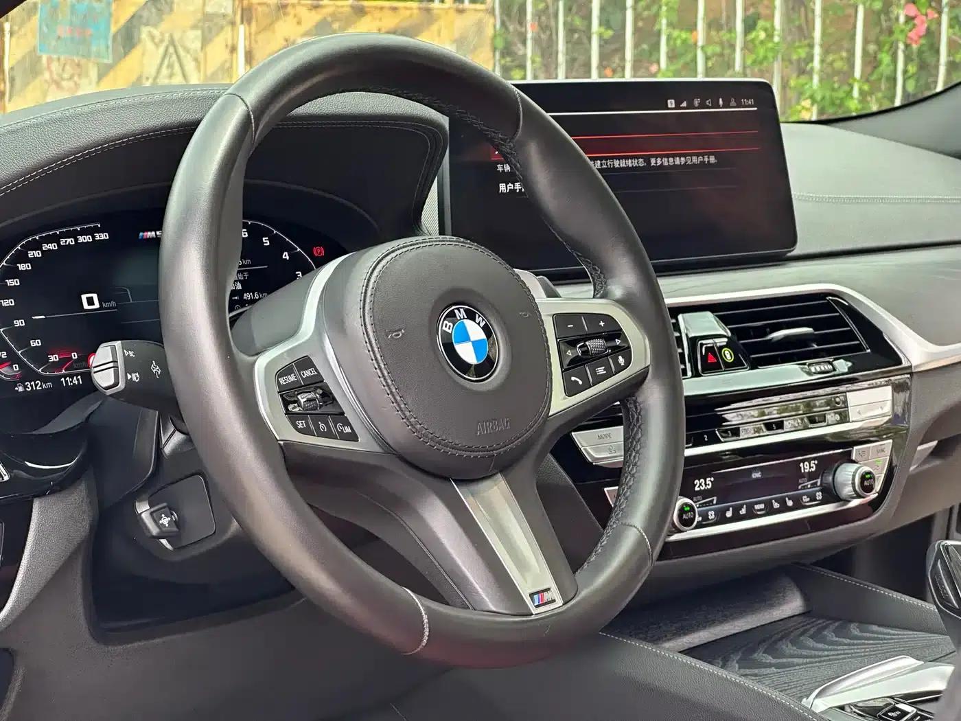 2021 BMW 5 Series 530Li Luxury M Sport Package — миниатюра 9