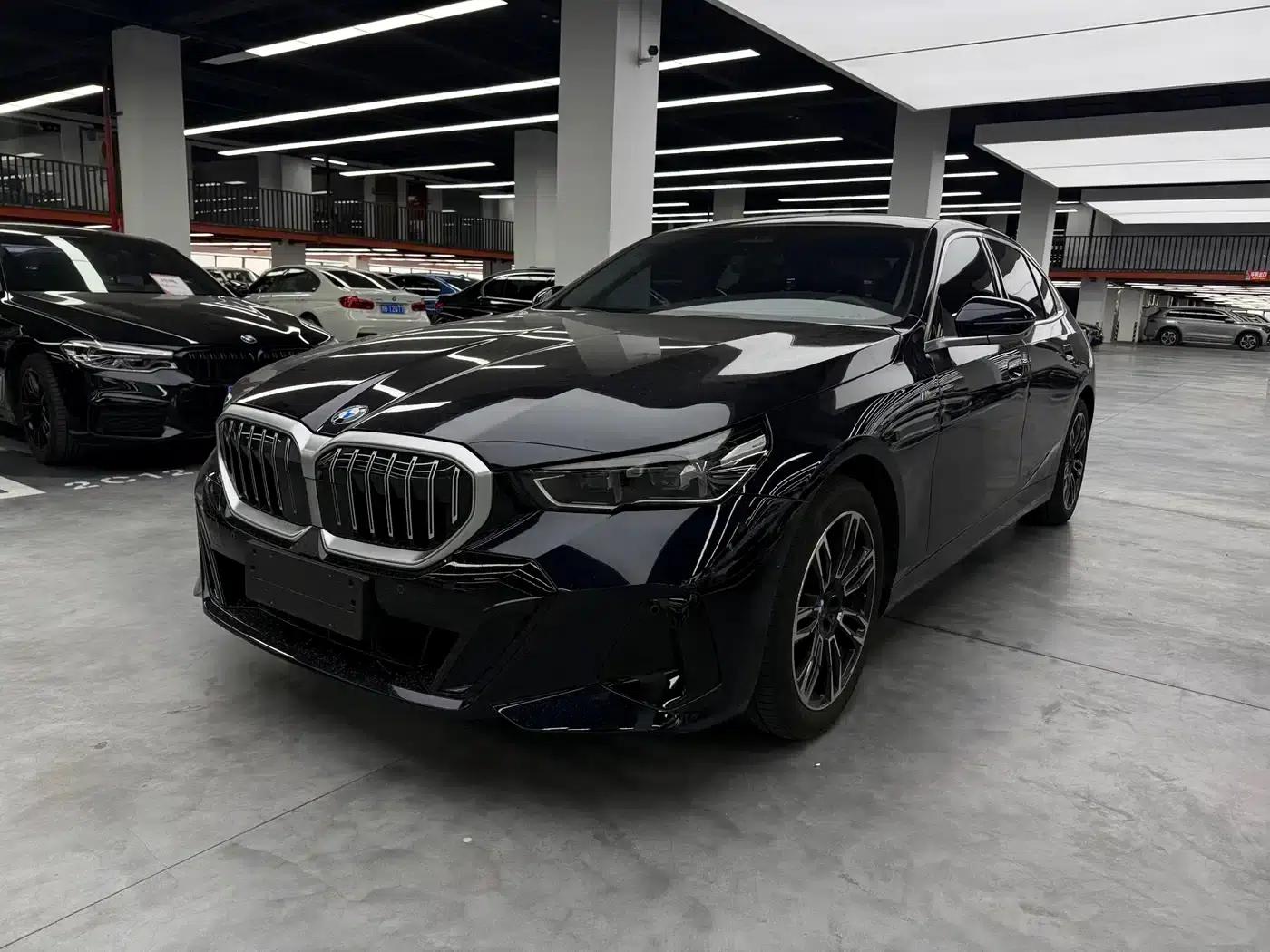 2026 BMW 5 Series 530Li Leading Edition M Sport Package — миниатюра 1