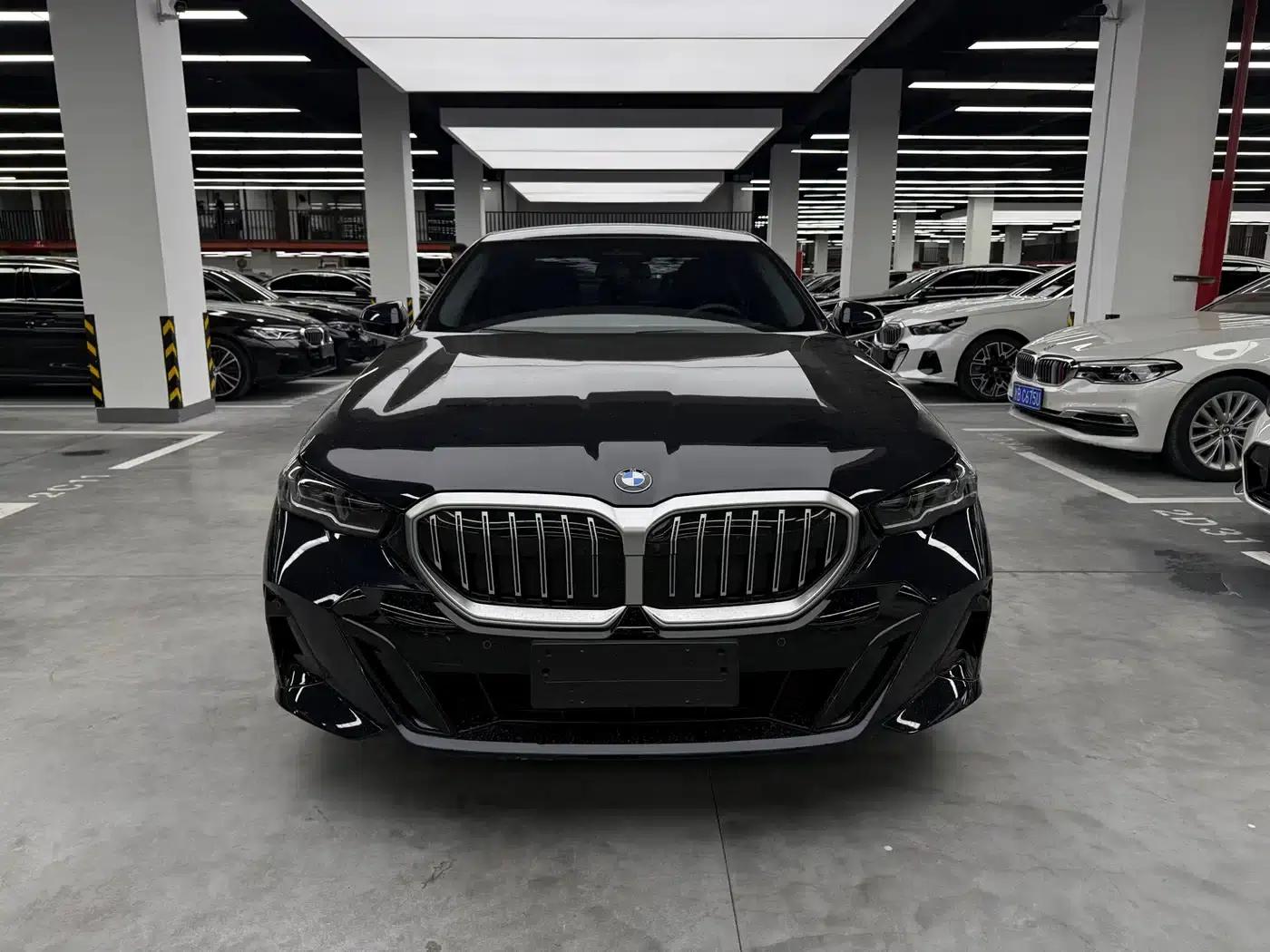 2026 BMW 5 Series 530Li Leading Edition M Sport Package — миниатюра 2