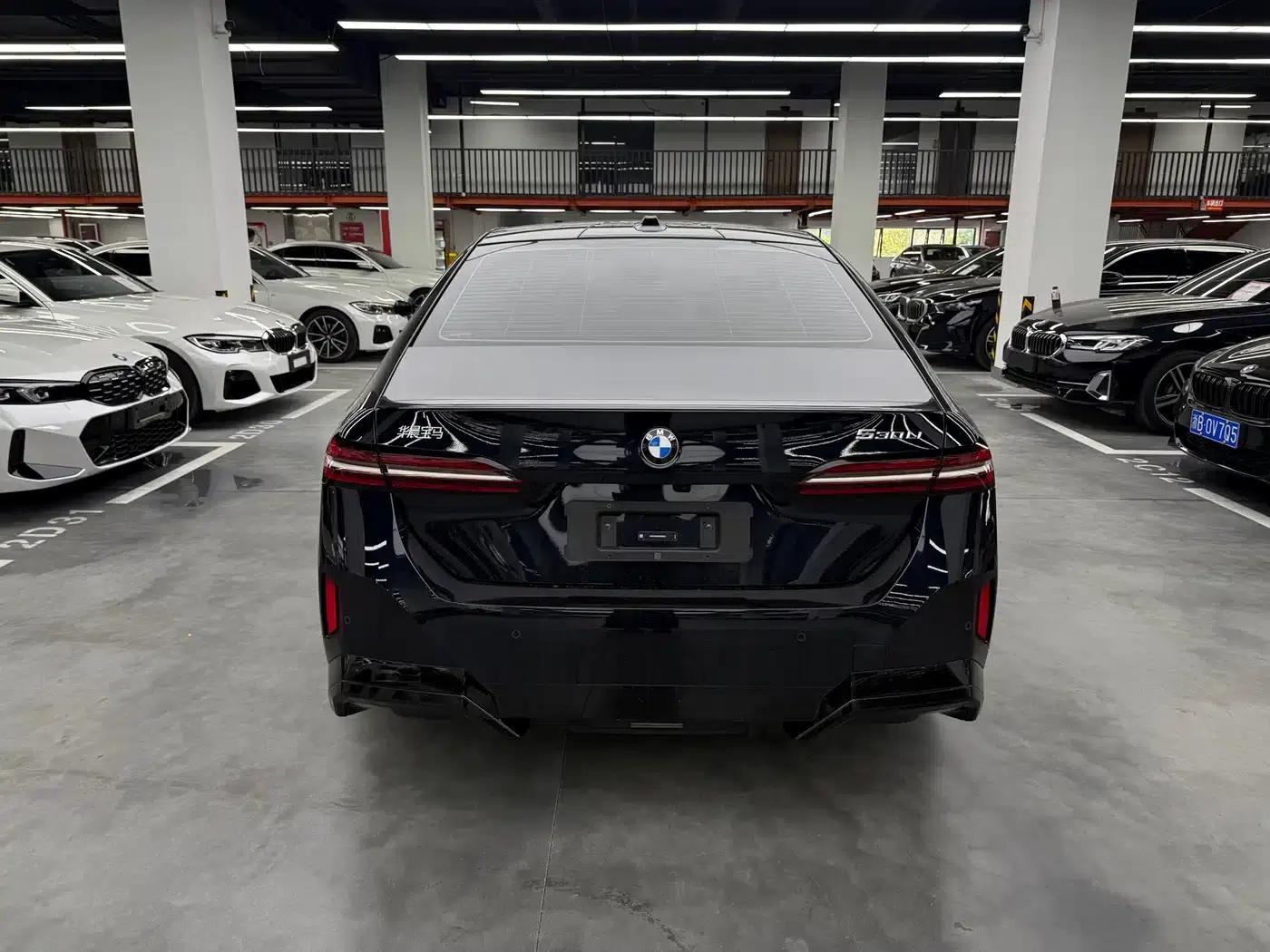 2026 BMW 5 Series 530Li Leading Edition M Sport Package — миниатюра 15
