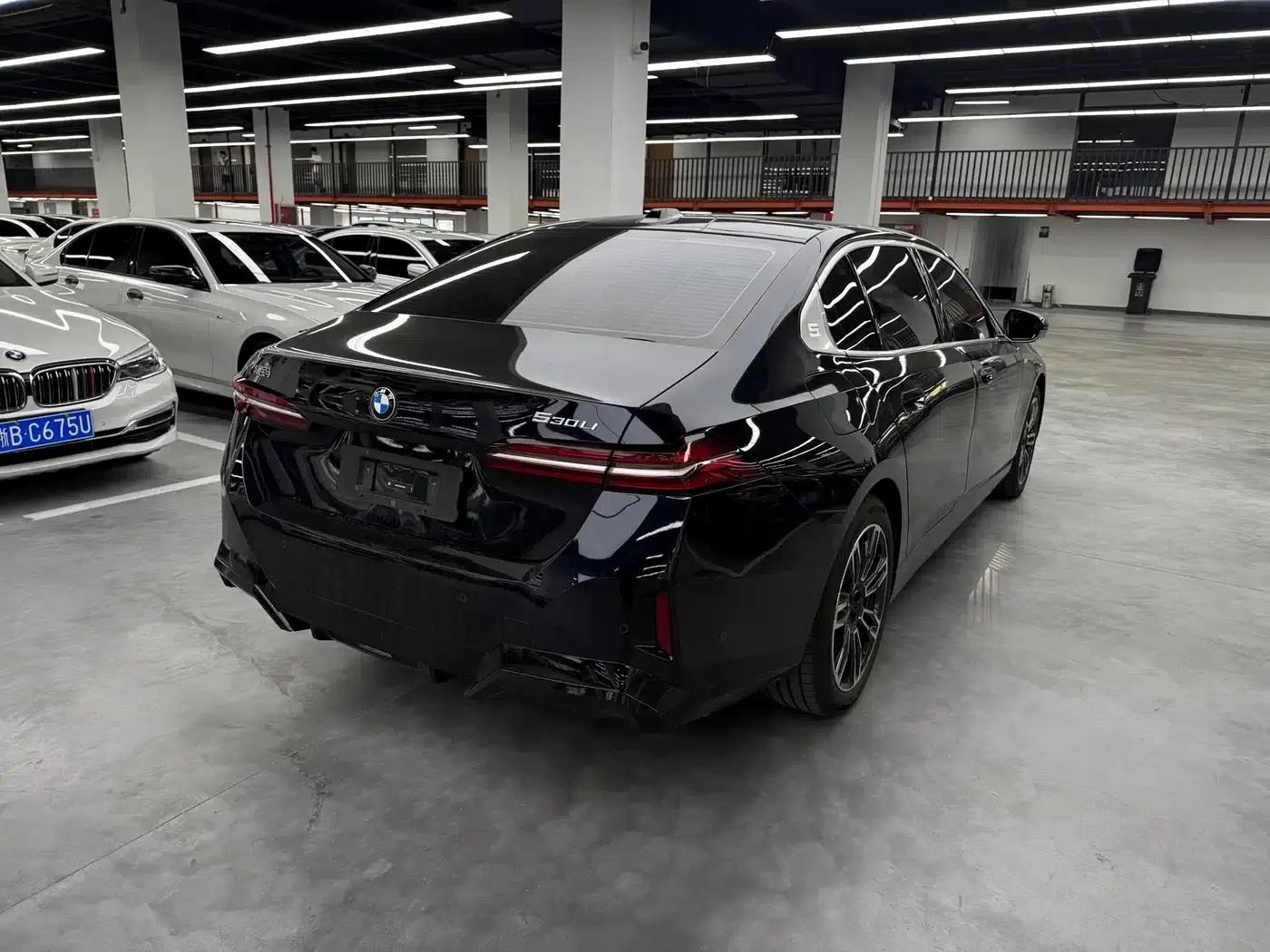 2026 BMW 5 Series 530Li Leading Edition M Sport Package — миниатюра 16