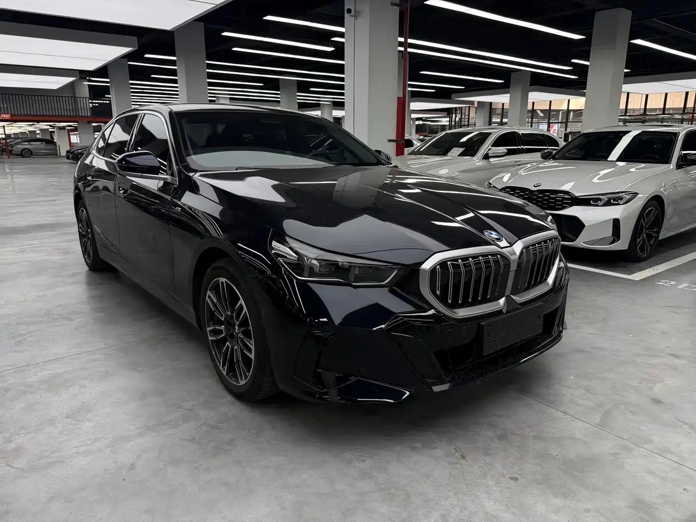 2026 BMW 5 Series 530Li Leading Edition M Sport Package — миниатюра 3