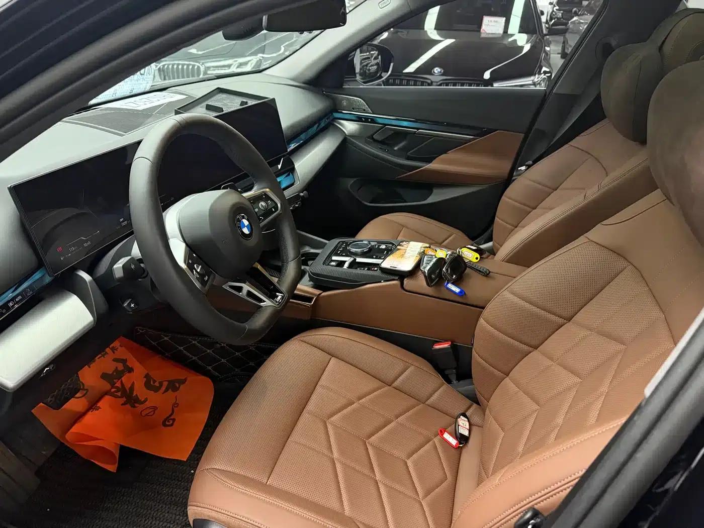 2026 BMW 5 Series 530Li Leading Edition M Sport Package — миниатюра 4