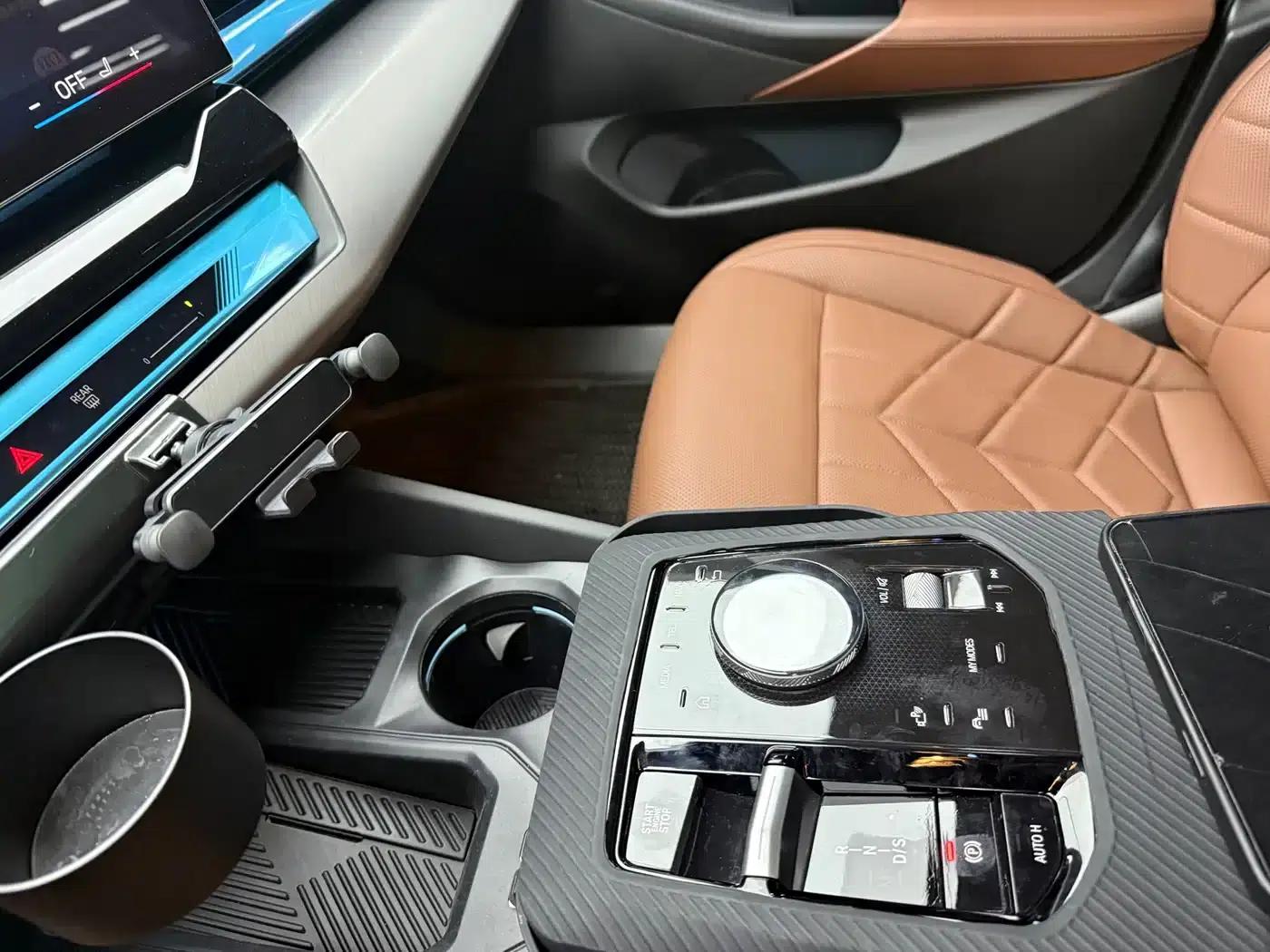 2026 BMW 5 Series 530Li Leading Edition M Sport Package — миниатюра 10