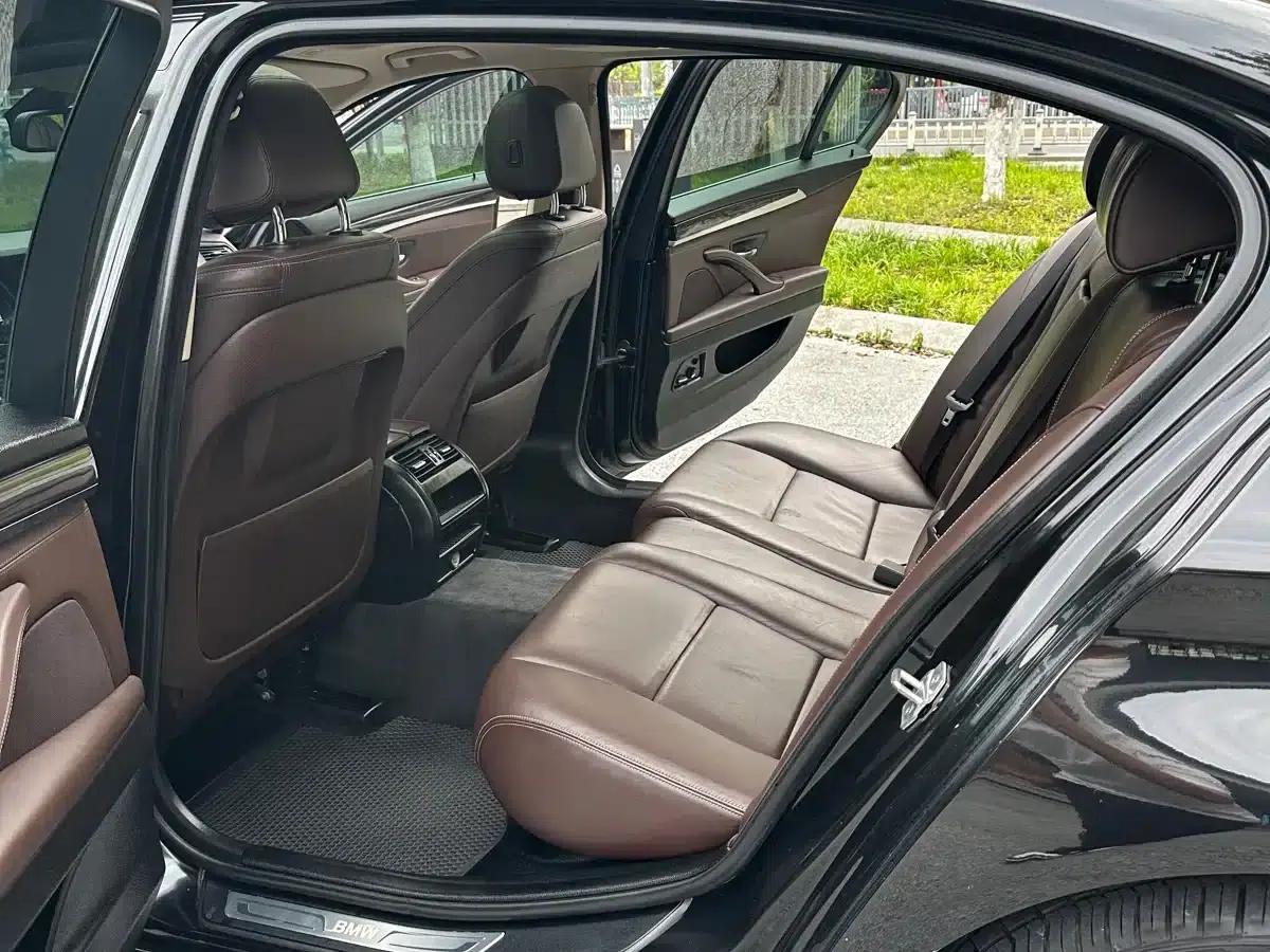 2017 BMW 5 Series 525Li Luxury Design Package — миниатюра 10