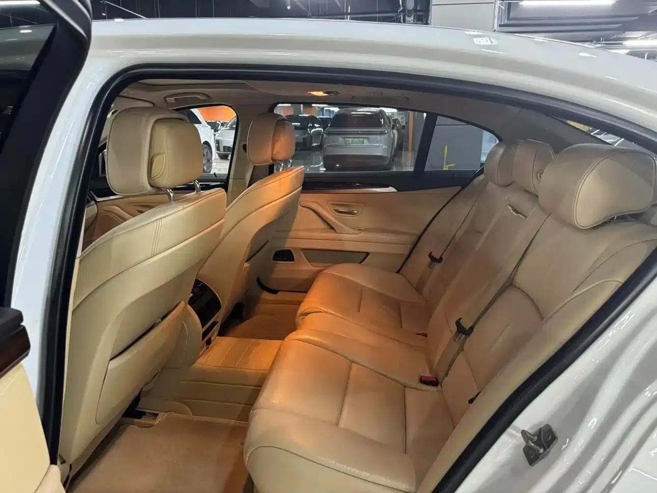 BMW 5 Series 2012 523Li Leading Edition — миниатюра 4