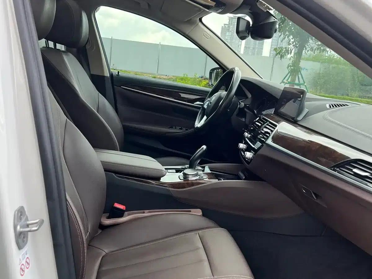 2019 BMW 5 Series 525Li Luxury Package — миниатюра 11