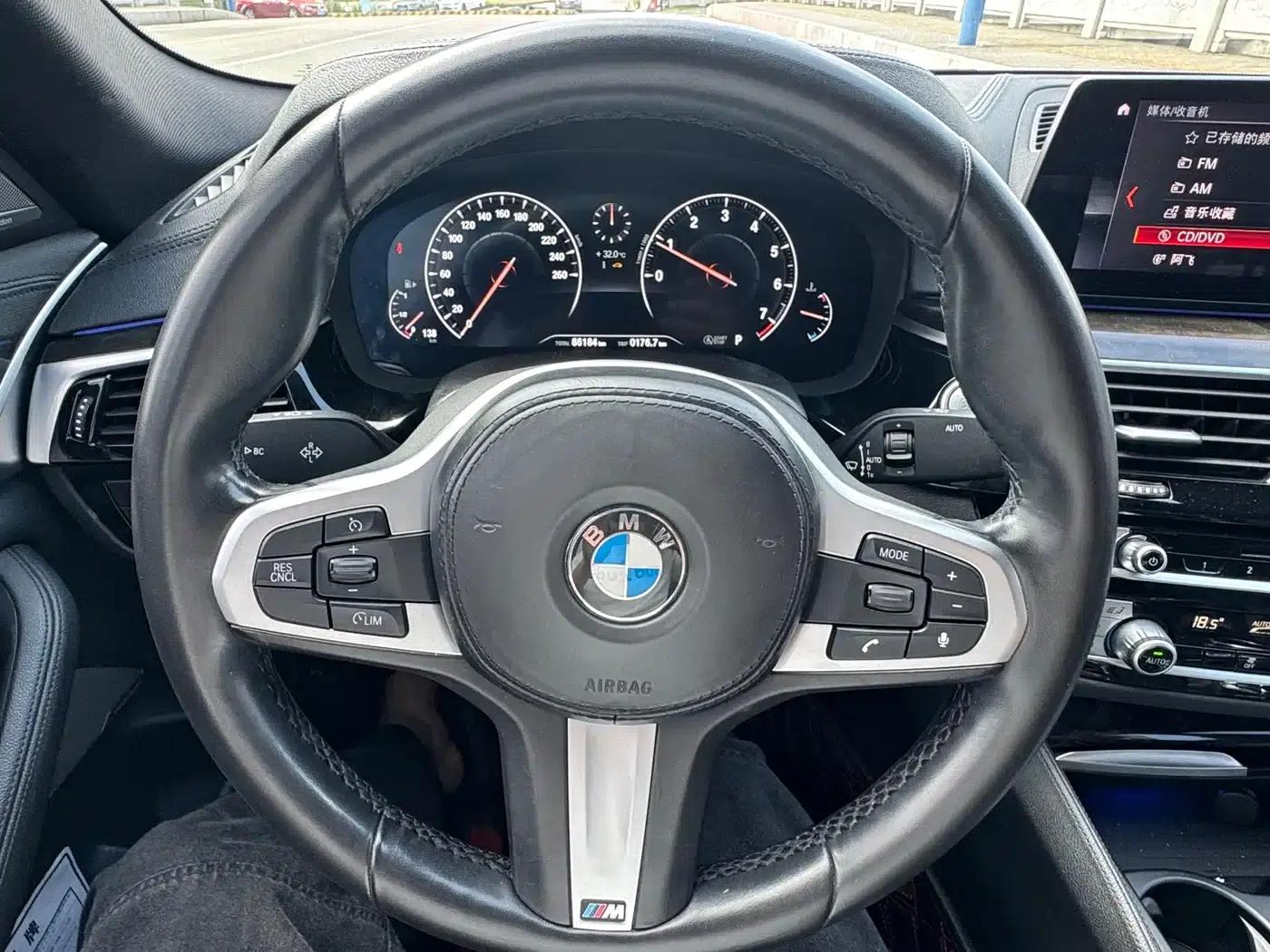 2019 BMW 5 Series 525Li M Sport Package — миниатюра 11