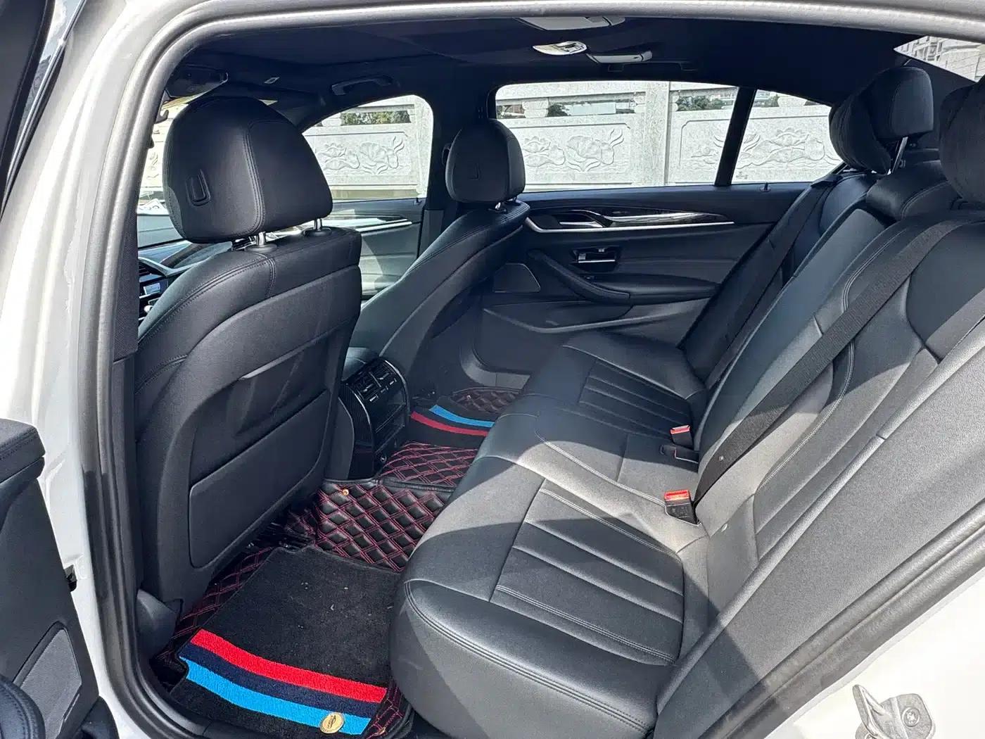 2019 BMW 5 Series 525Li M Sport Package — миниатюра 7