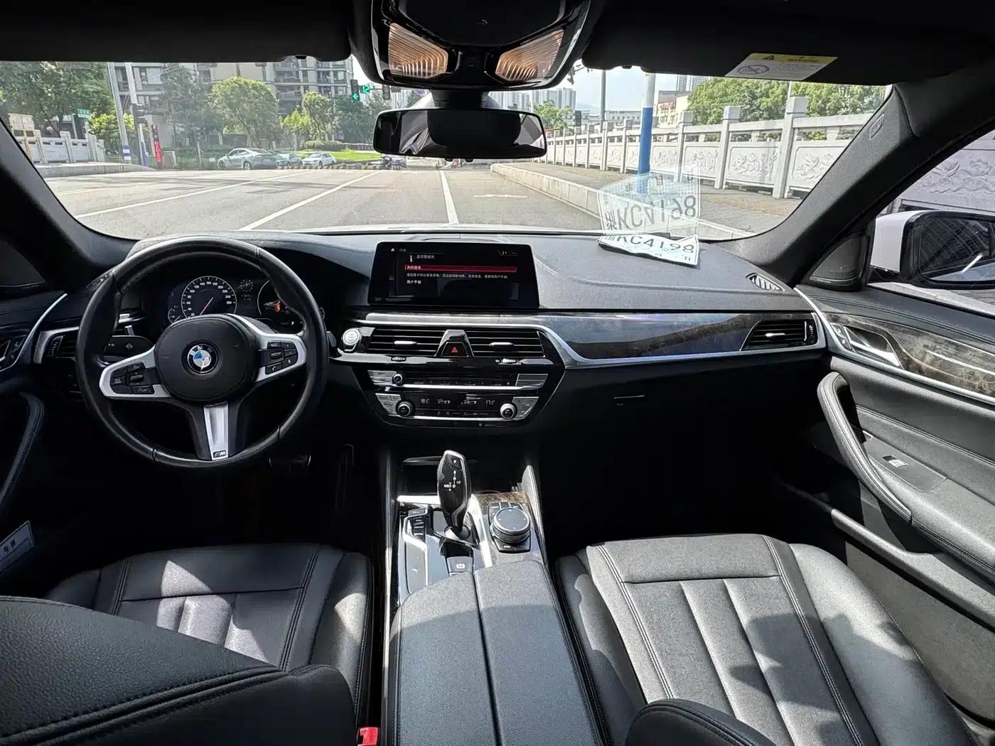 2019 BMW 5 Series 525Li M Sport Package — миниатюра 8