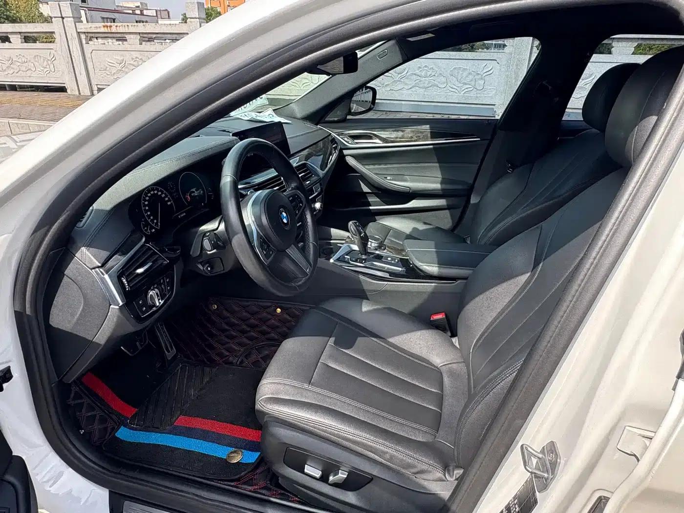 2019 BMW 5 Series 525Li M Sport Package — миниатюра 9