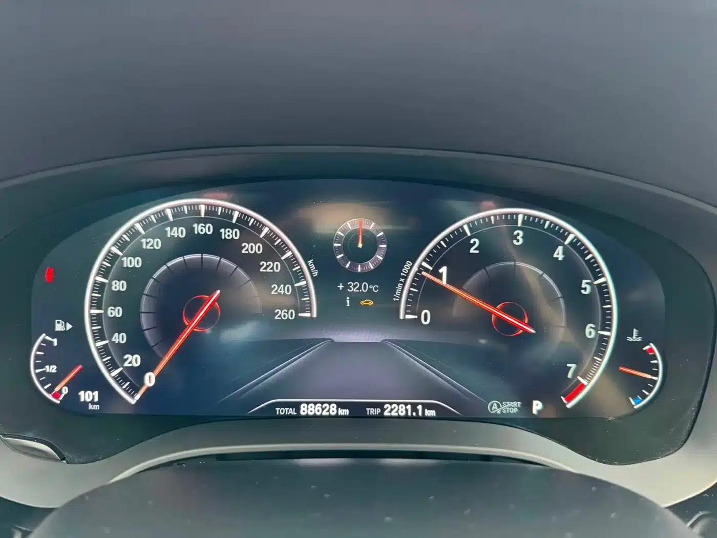 2019 BMW 5 Series 530Li Luxury M Sport Package — миниатюра 11