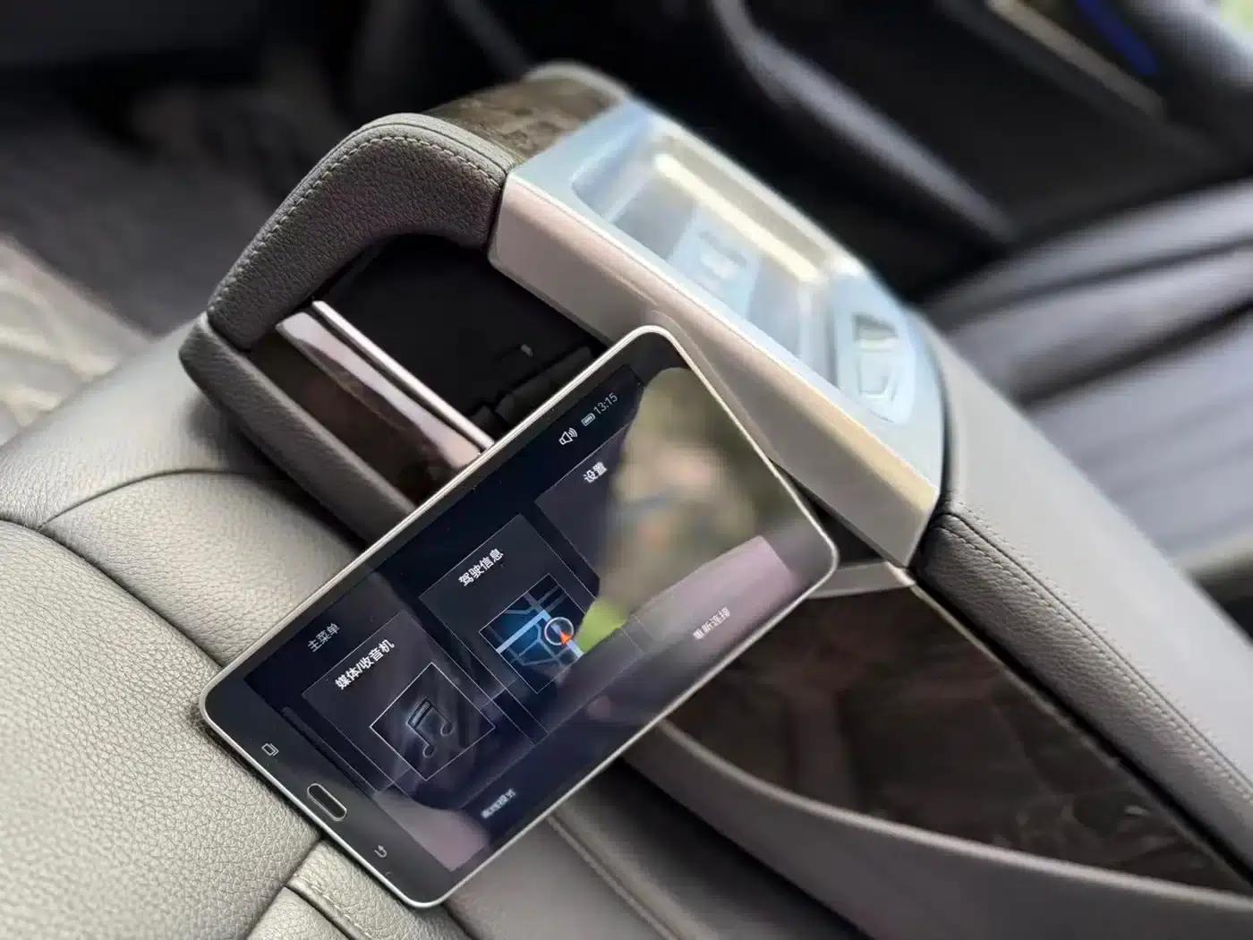 2019 BMW 5 Series 530Li Luxury M Sport Package — миниатюра 8