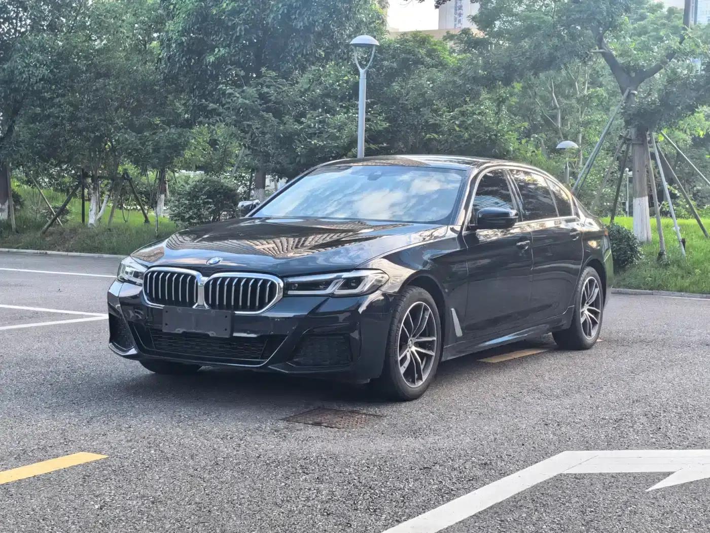 2022 BMW 5 Series 525Li M Sport Package — миниатюра 1
