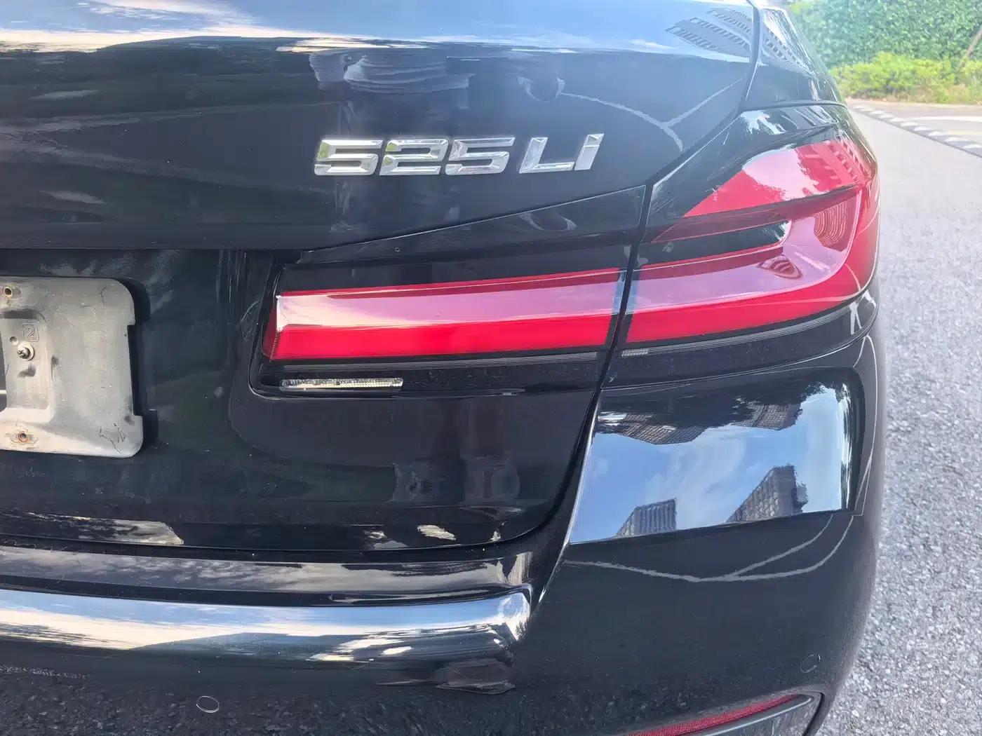 2022 BMW 5 Series 525Li M Sport Package — миниатюра 11