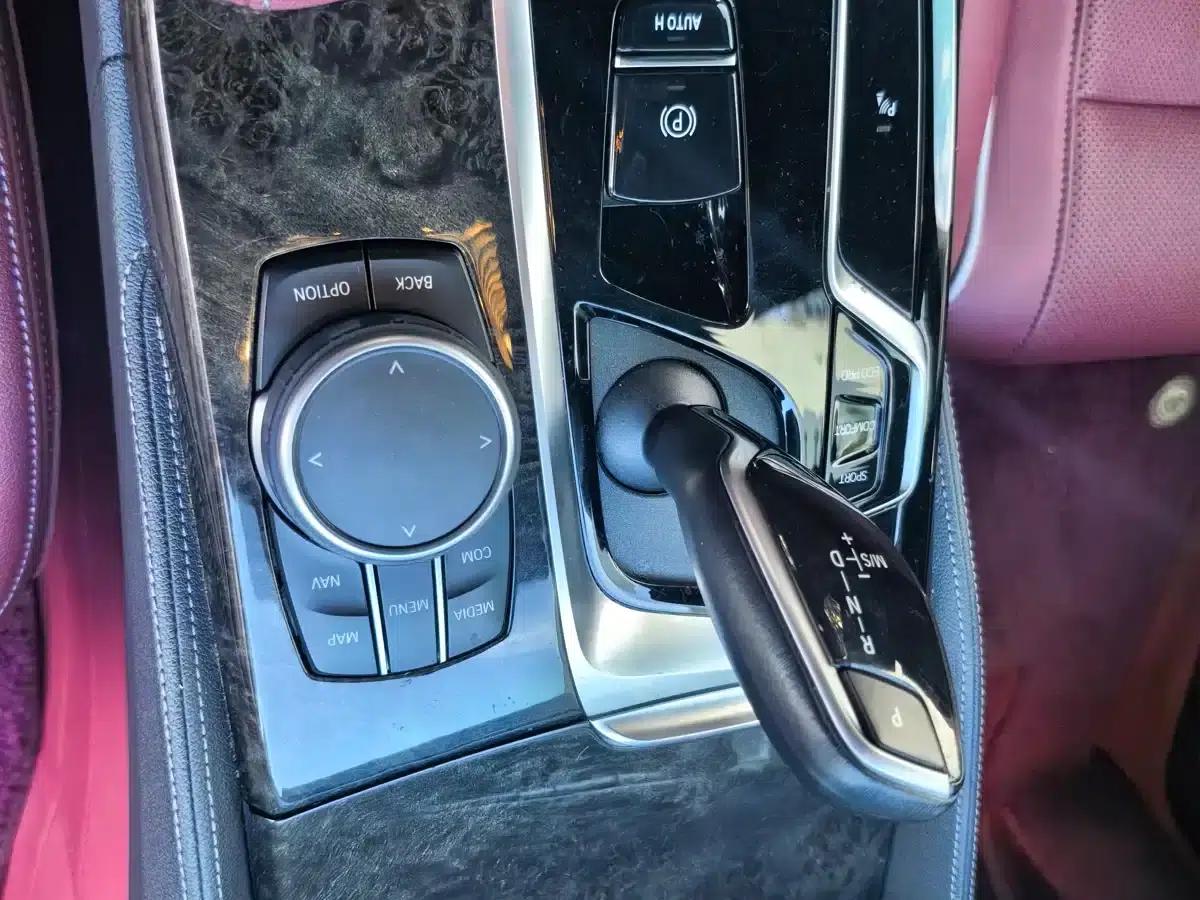 2022 BMW 5 Series 525Li M Sport Package — миниатюра 18