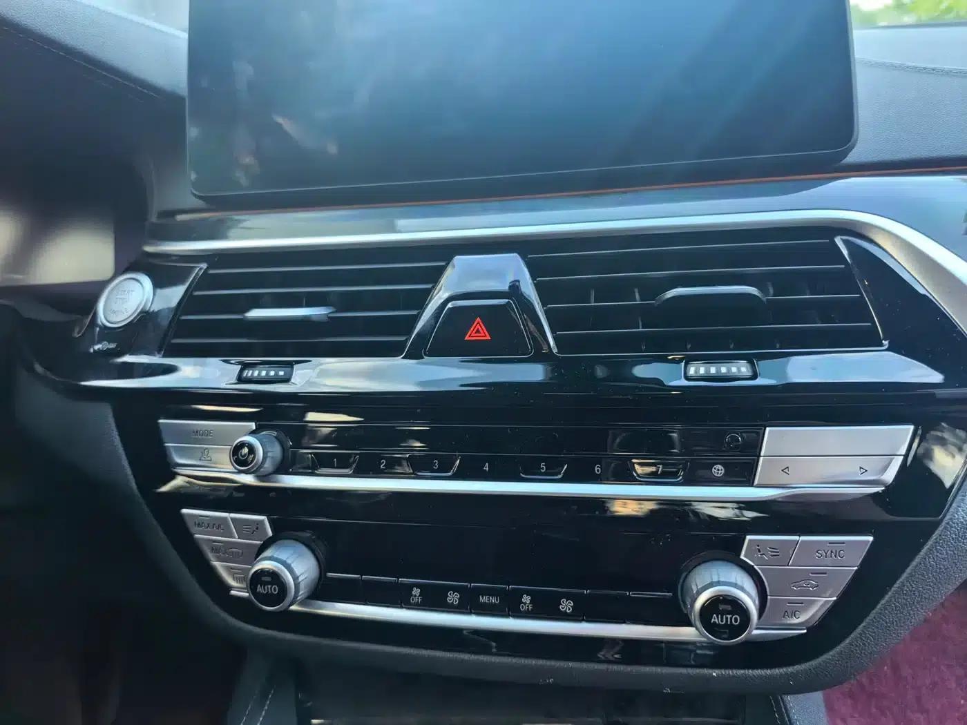 2022 BMW 5 Series 525Li M Sport Package — миниатюра 19