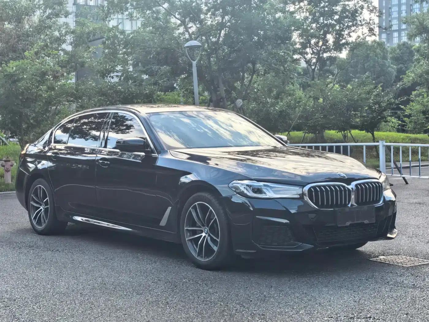 2022 BMW 5 Series 525Li M Sport Package — миниатюра 3