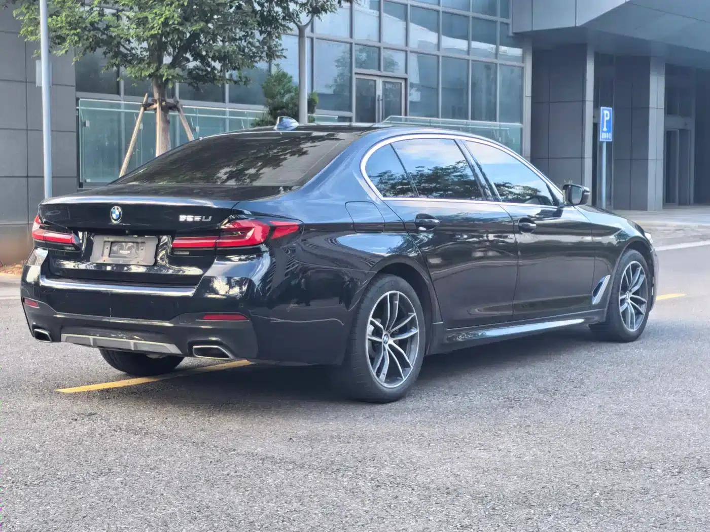 2022 BMW 5 Series 525Li M Sport Package — миниатюра 4