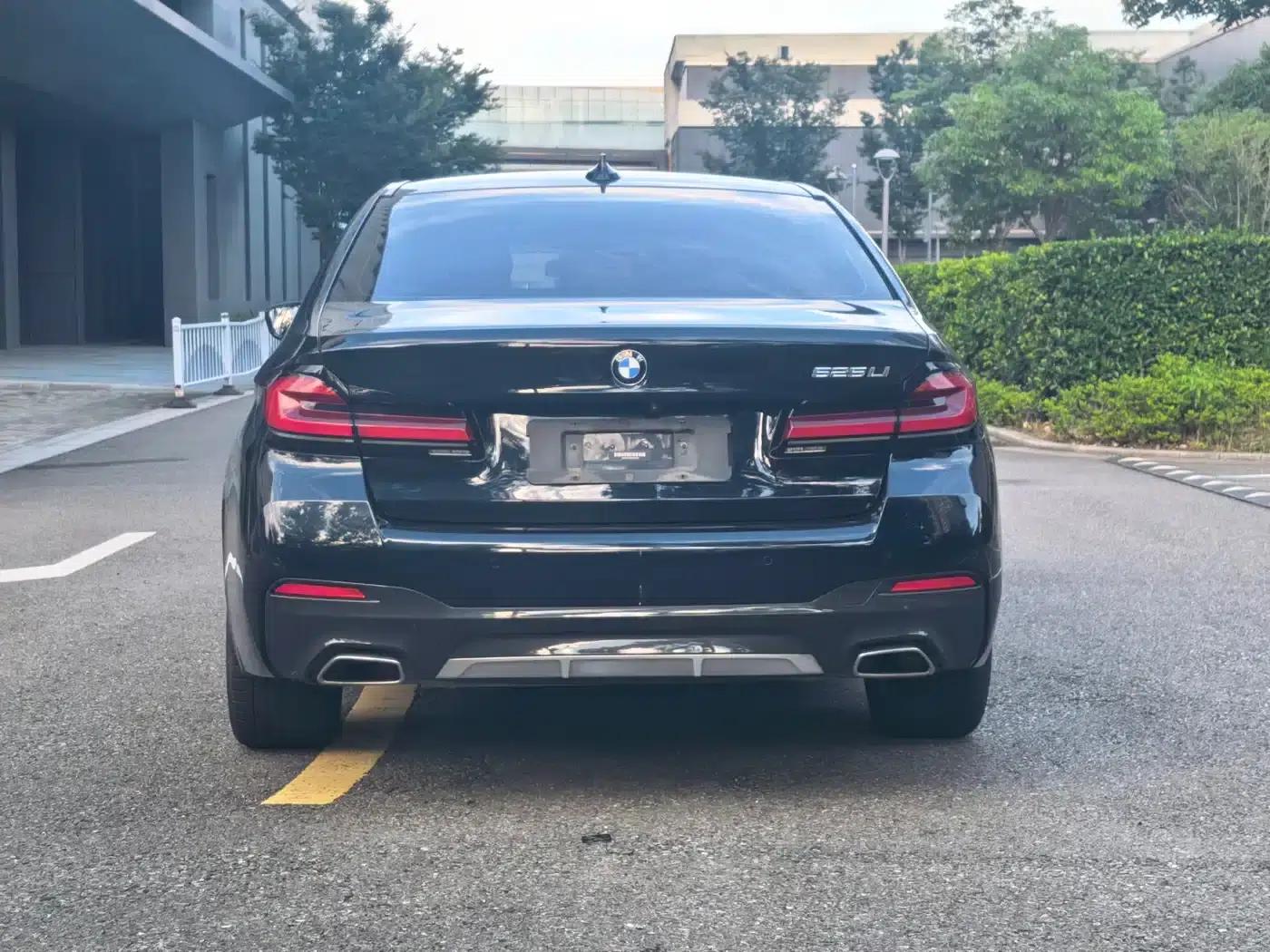 2022 BMW 5 Series 525Li M Sport Package — миниатюра 5