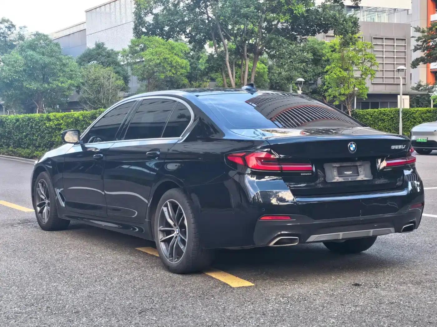 2022 BMW 5 Series 525Li M Sport Package — миниатюра 6