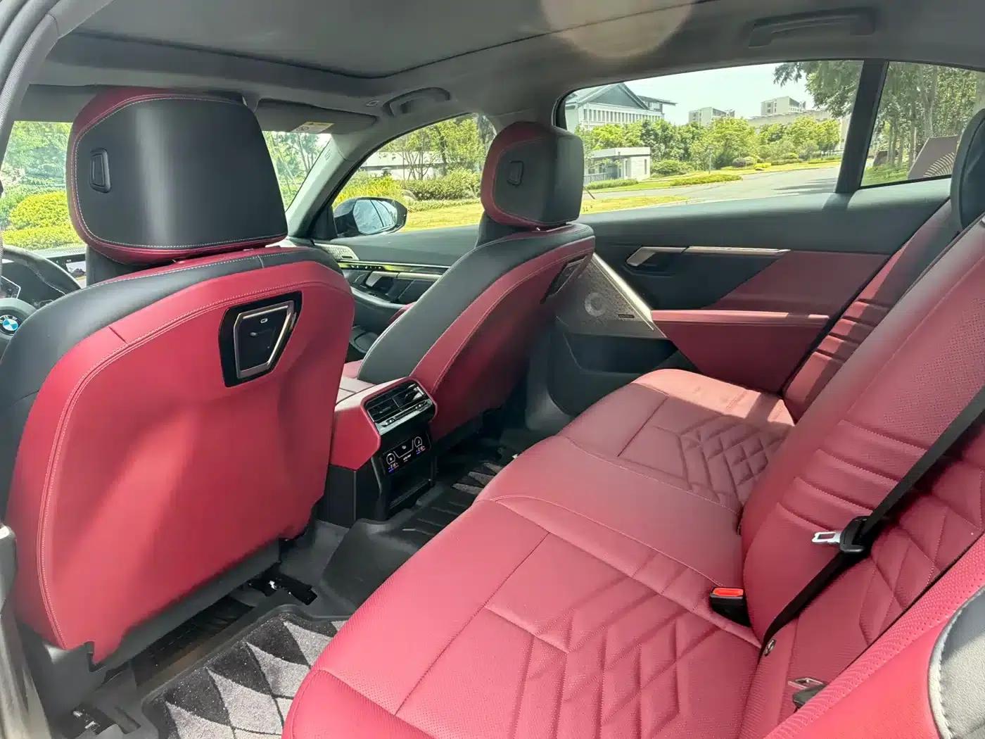 2024 BMW 5 Series 530Li Luxury M Sport Package — миниатюра 12