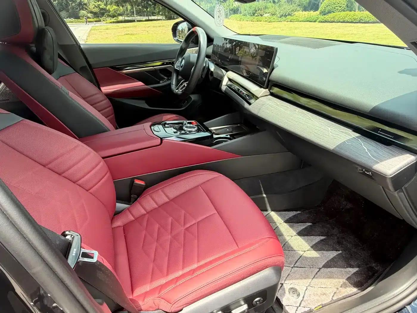 2024 BMW 5 Series 530Li Luxury M Sport Package — миниатюра 13