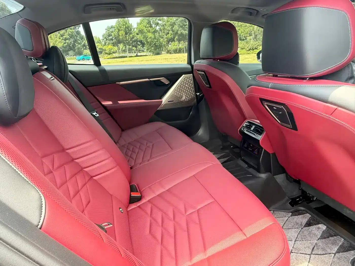2024 BMW 5 Series 530Li Luxury M Sport Package — миниатюра 14