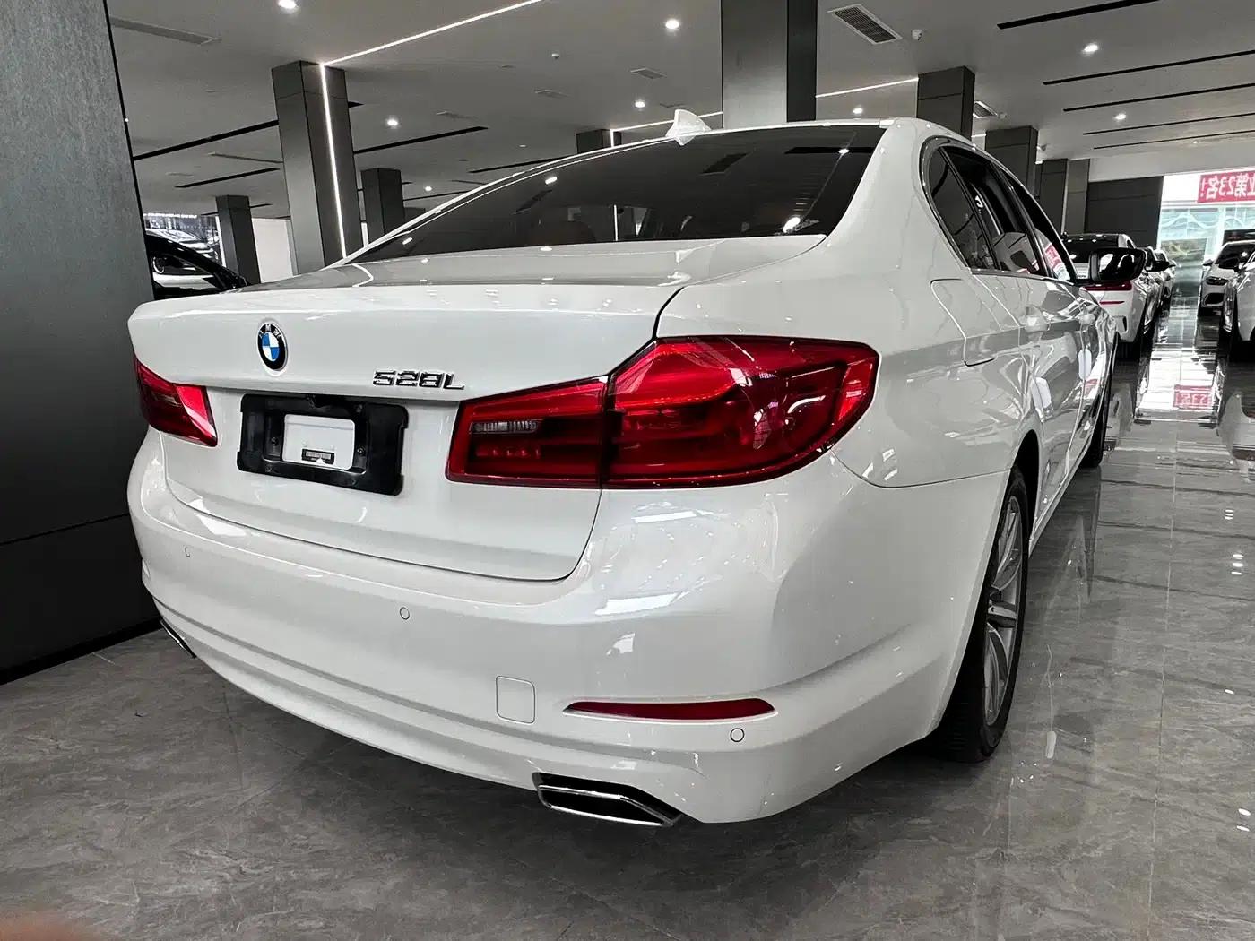 BMW 5 Series 2018 528Li Launch Special Edition — миниатюра 13