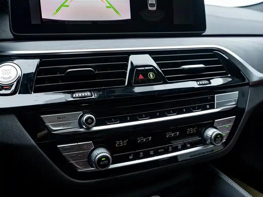 BMW 5 Series 2022 Facelift II 530Li Leading Model M Sport Package — миниатюра 10