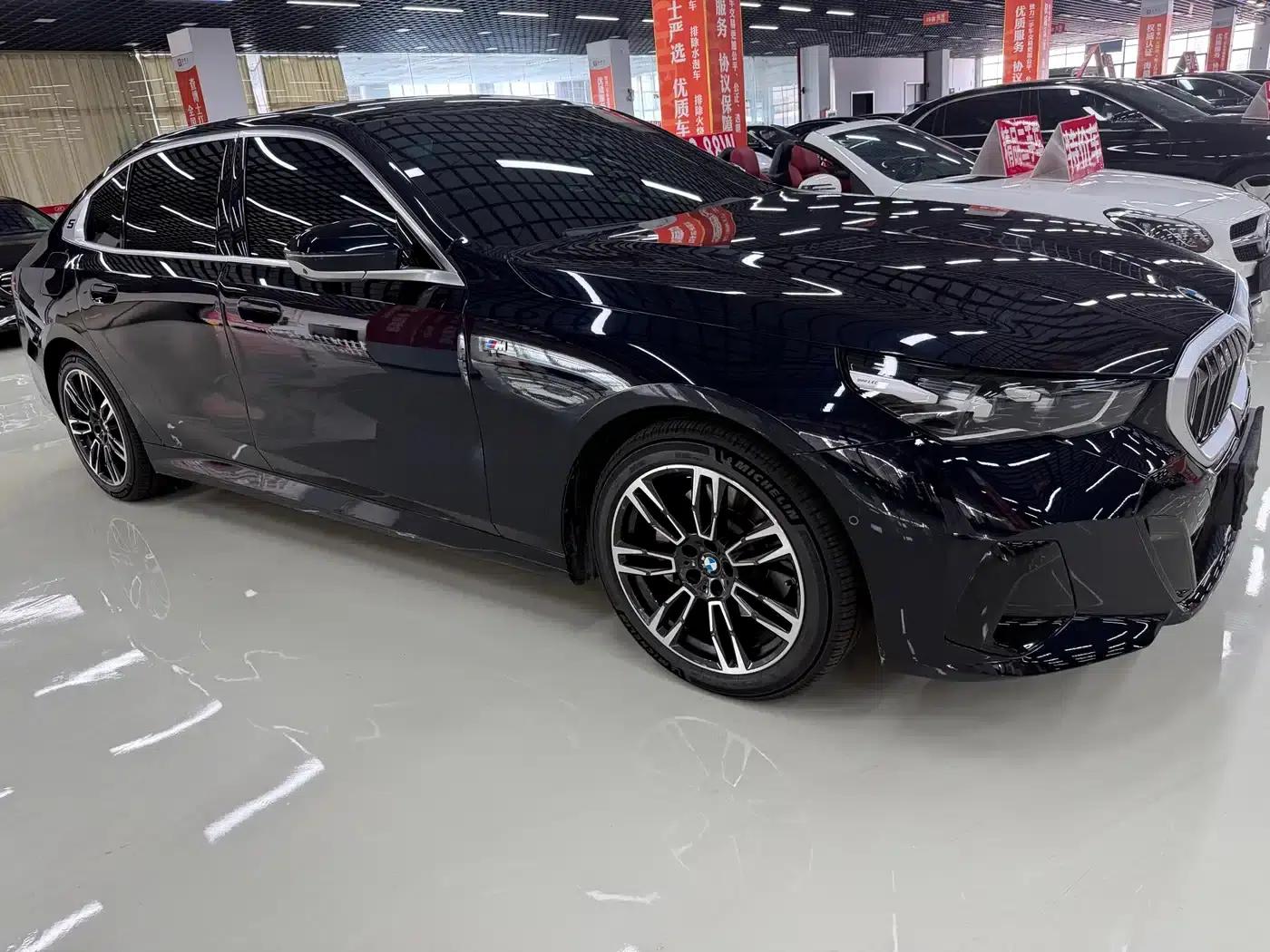2024 BMW 5 Series 530Li Leading Edition M Sport Package — миниатюра 2