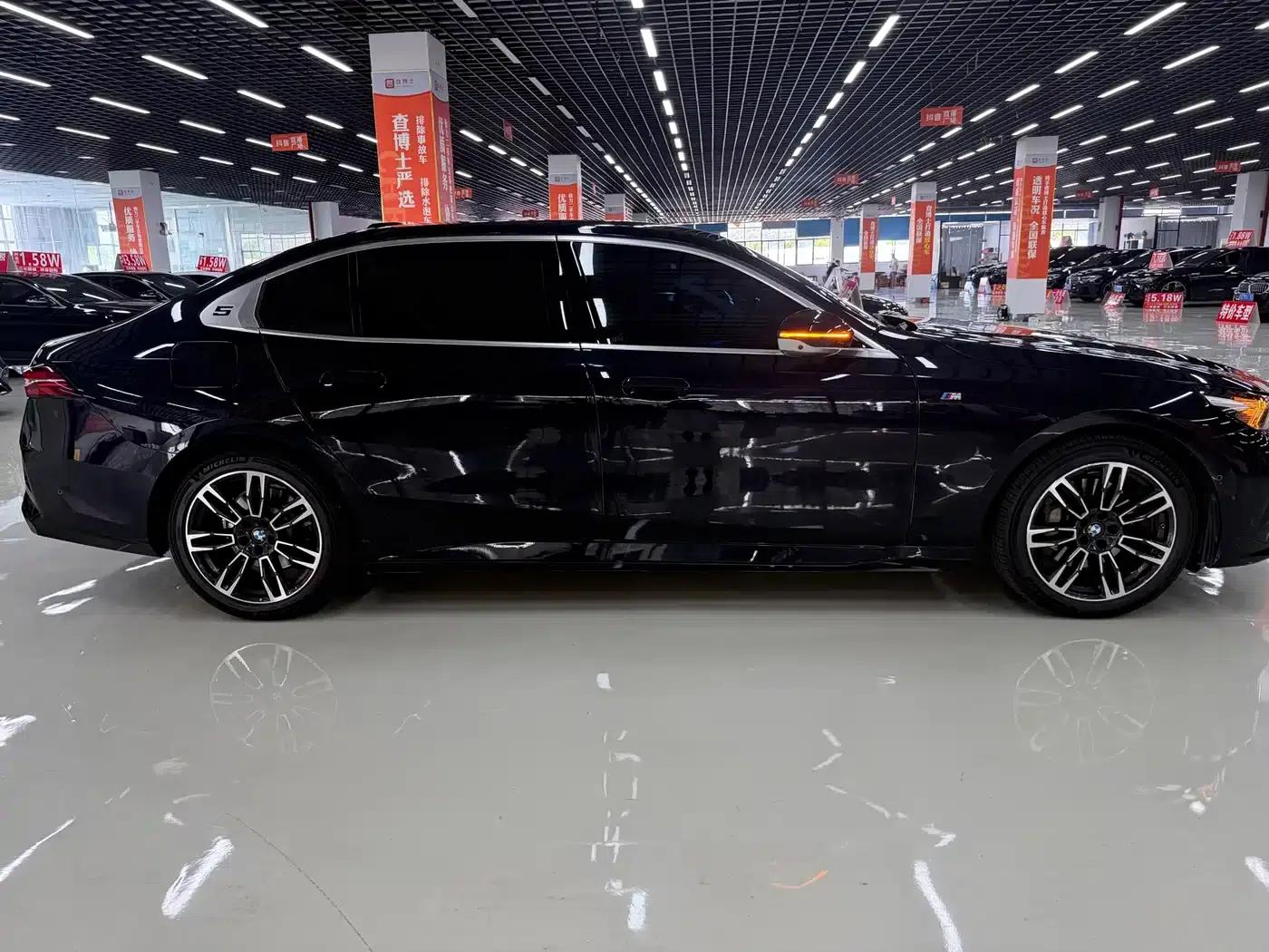2024 BMW 5 Series 530Li Leading Edition M Sport Package — миниатюра 3