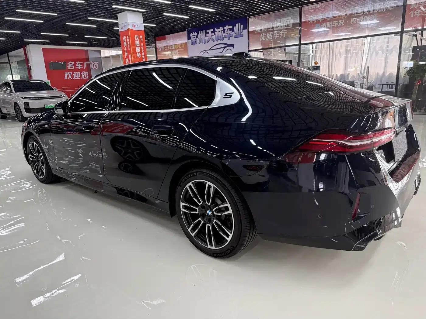 2024 BMW 5 Series 530Li Leading Edition M Sport Package — миниатюра 5