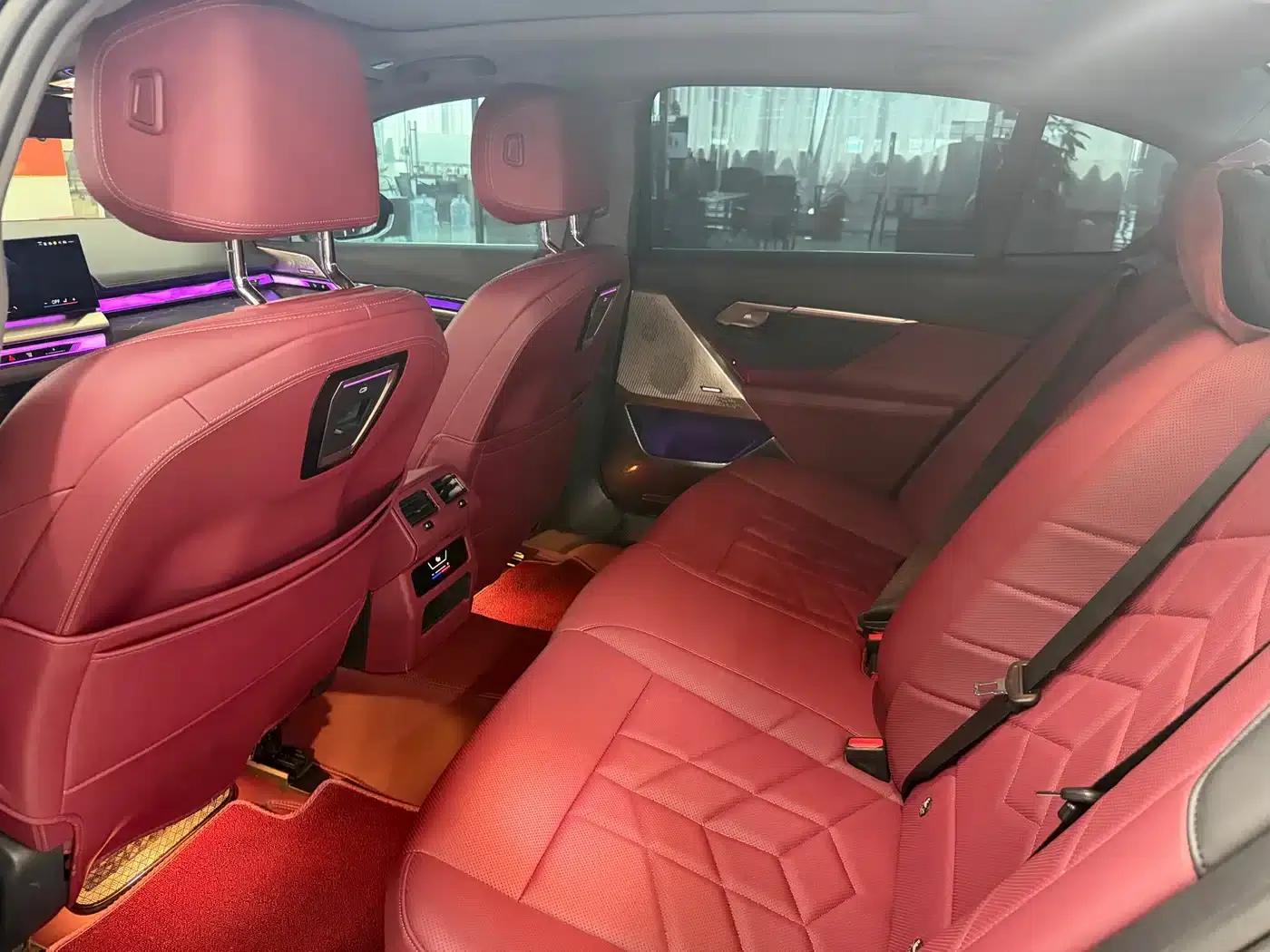 2024 BMW 5 Series 530Li Leading Edition M Sport Package — миниатюра 7