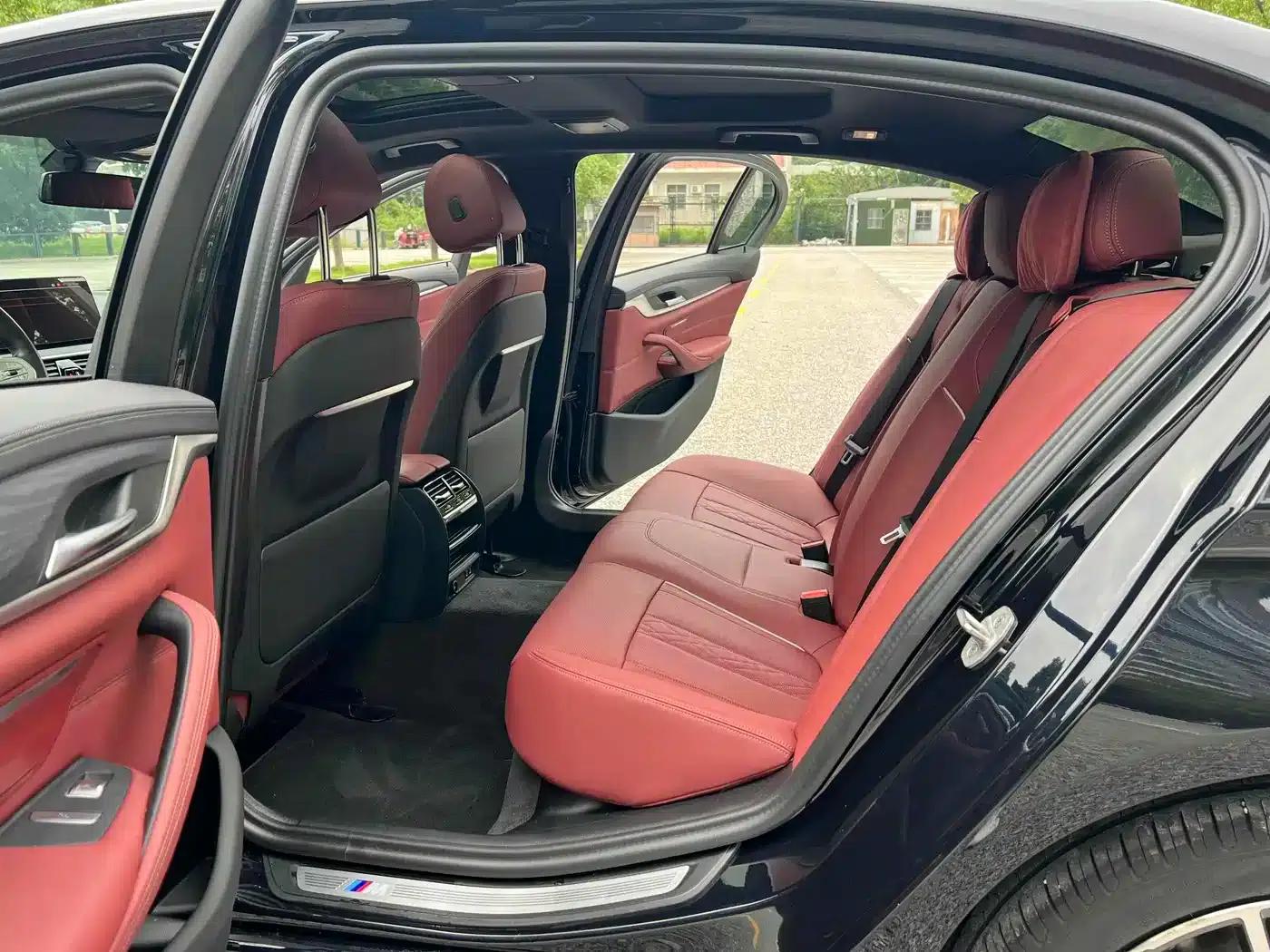 2023 BMW 5 Series 530Li Leading Edition M Sport Package — миниатюра 7