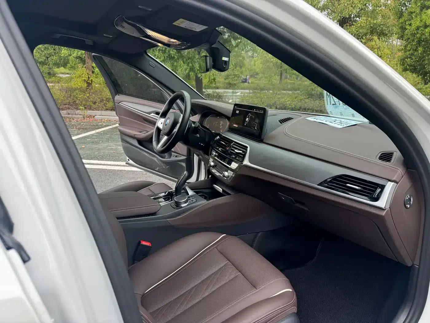 2021 BMW 5 Series 530Li Leading Edition M Sport Package — миниатюра 10