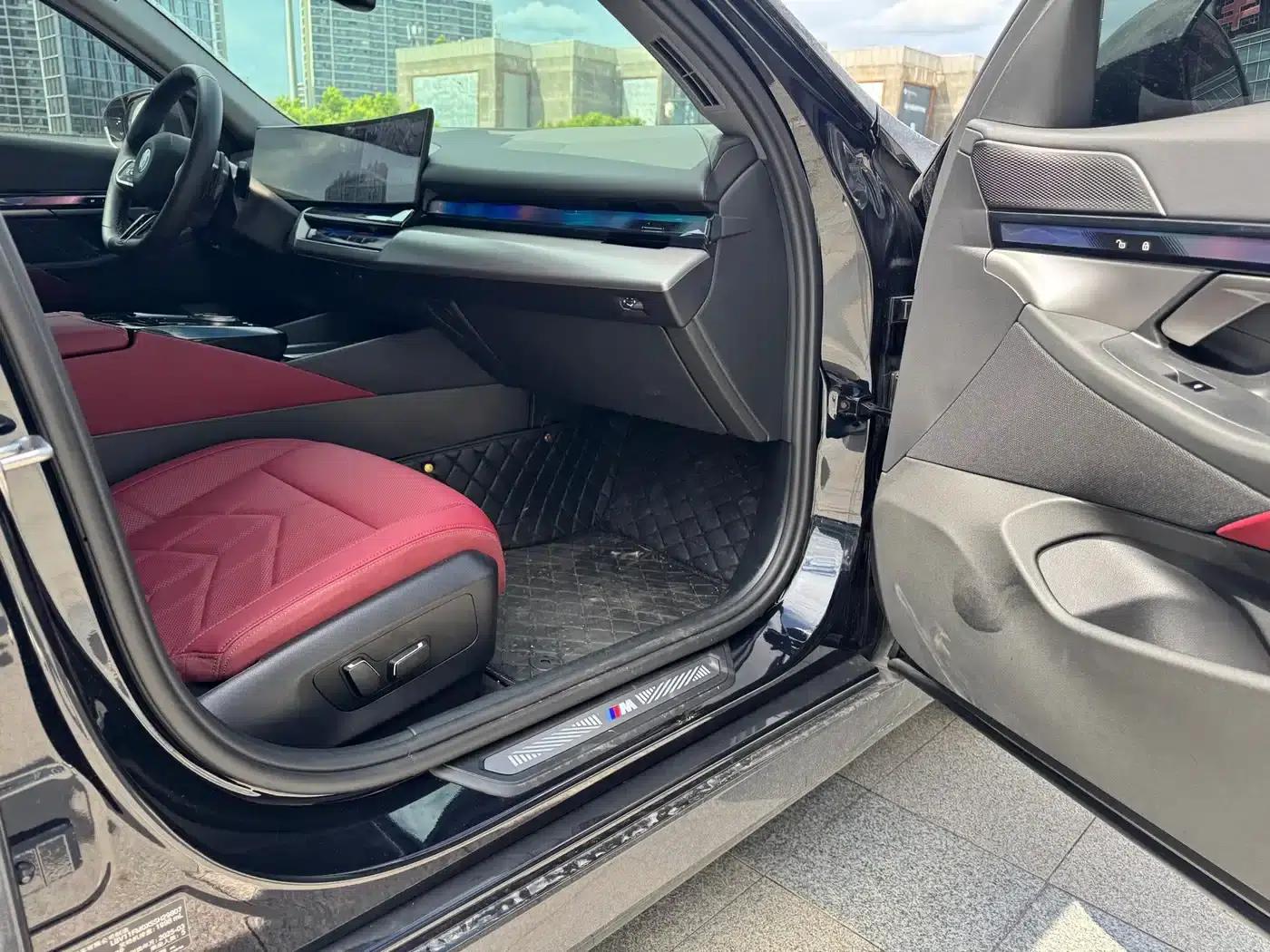 2025 BMW 5 Series 525Li M Sport Package — миниатюра 7