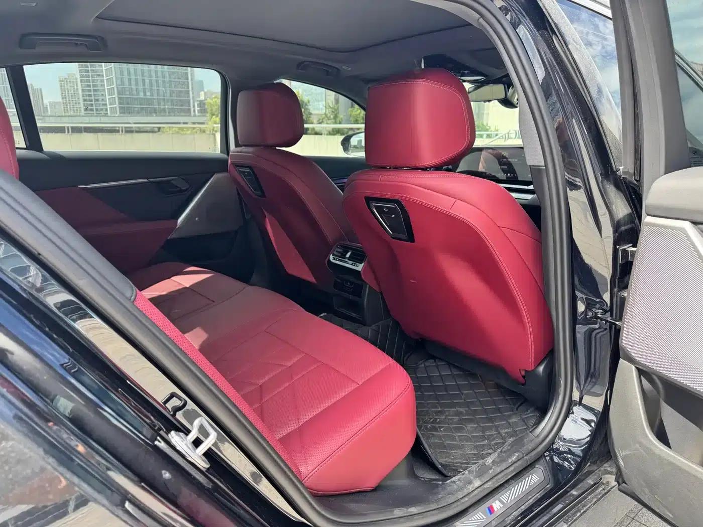 2025 BMW 5 Series 525Li M Sport Package — миниатюра 8
