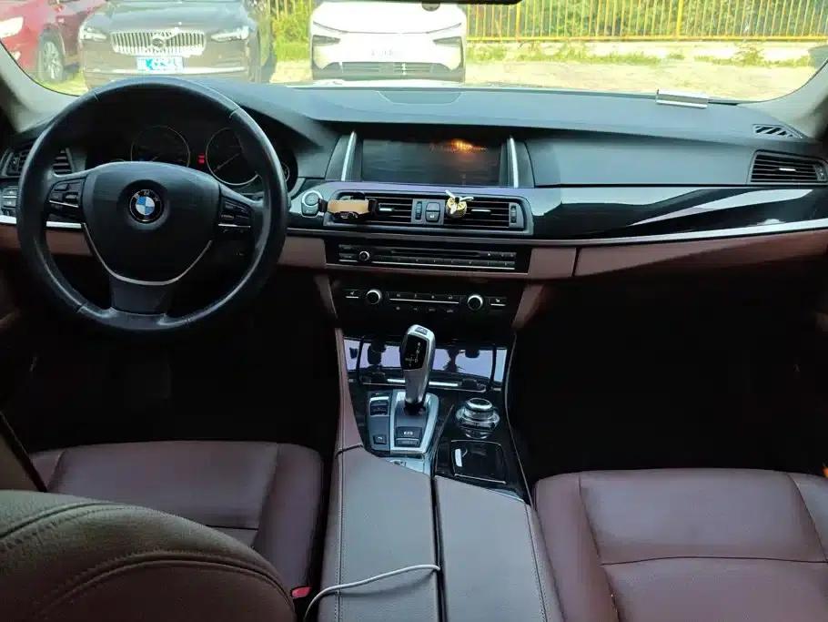 BMW 5 Series 2017 520Li Elegant Edition — миниатюра 12
