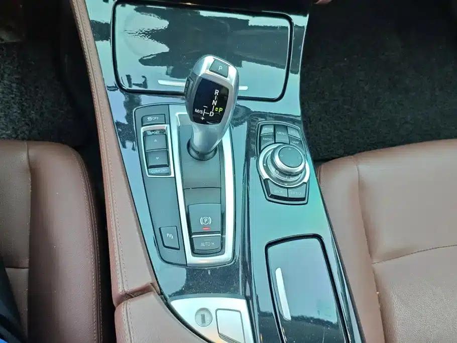 BMW 5 Series 2017 520Li Elegant Edition — миниатюра 16