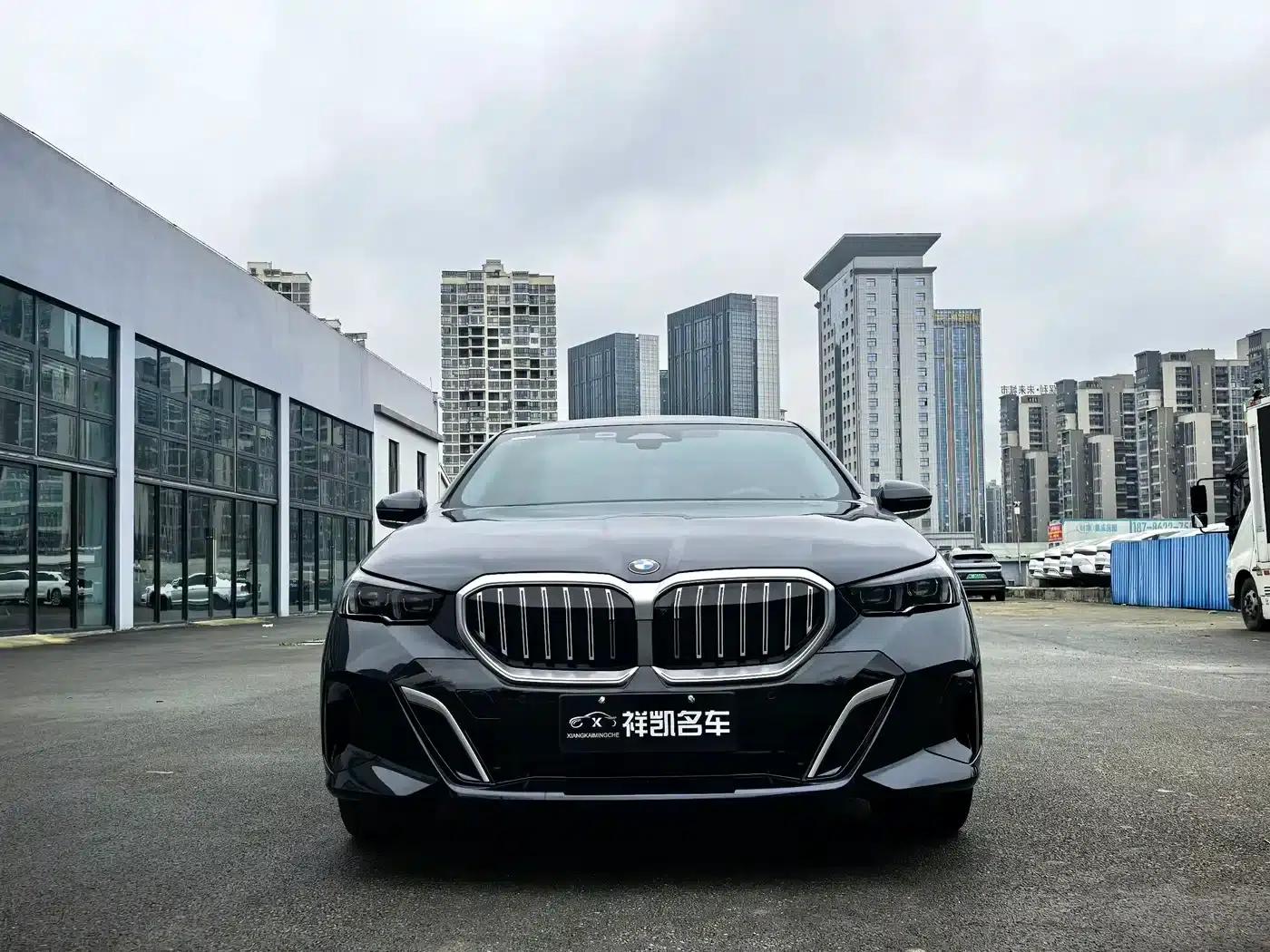 2025 BMW 5 Series 530Li Leading Edition M Sport Package — миниатюра 2