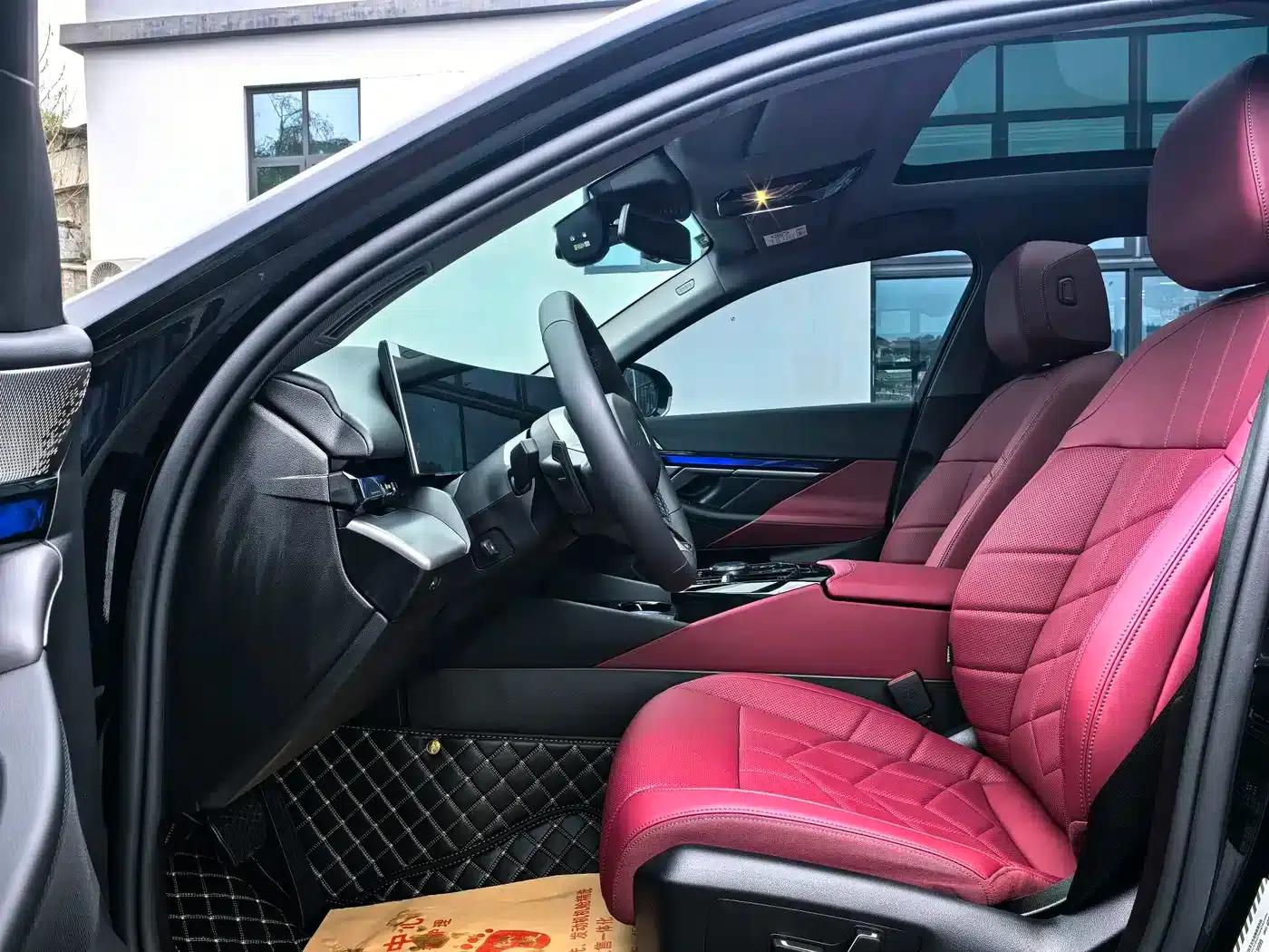 2025 BMW 5 Series 530Li Leading Edition M Sport Package — миниатюра 4